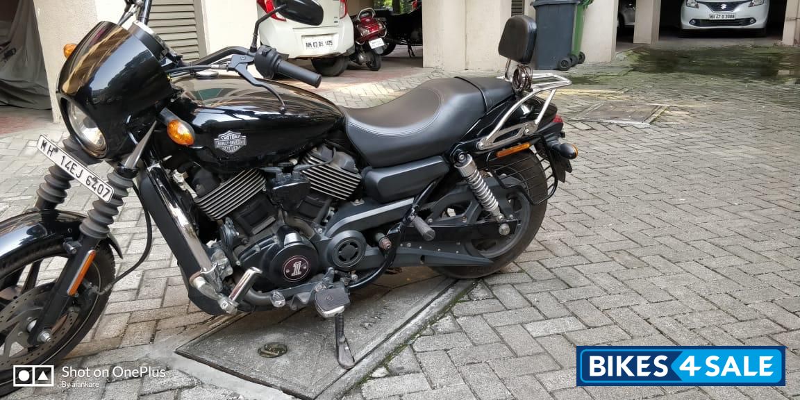 Black Harley Davidson Street 750