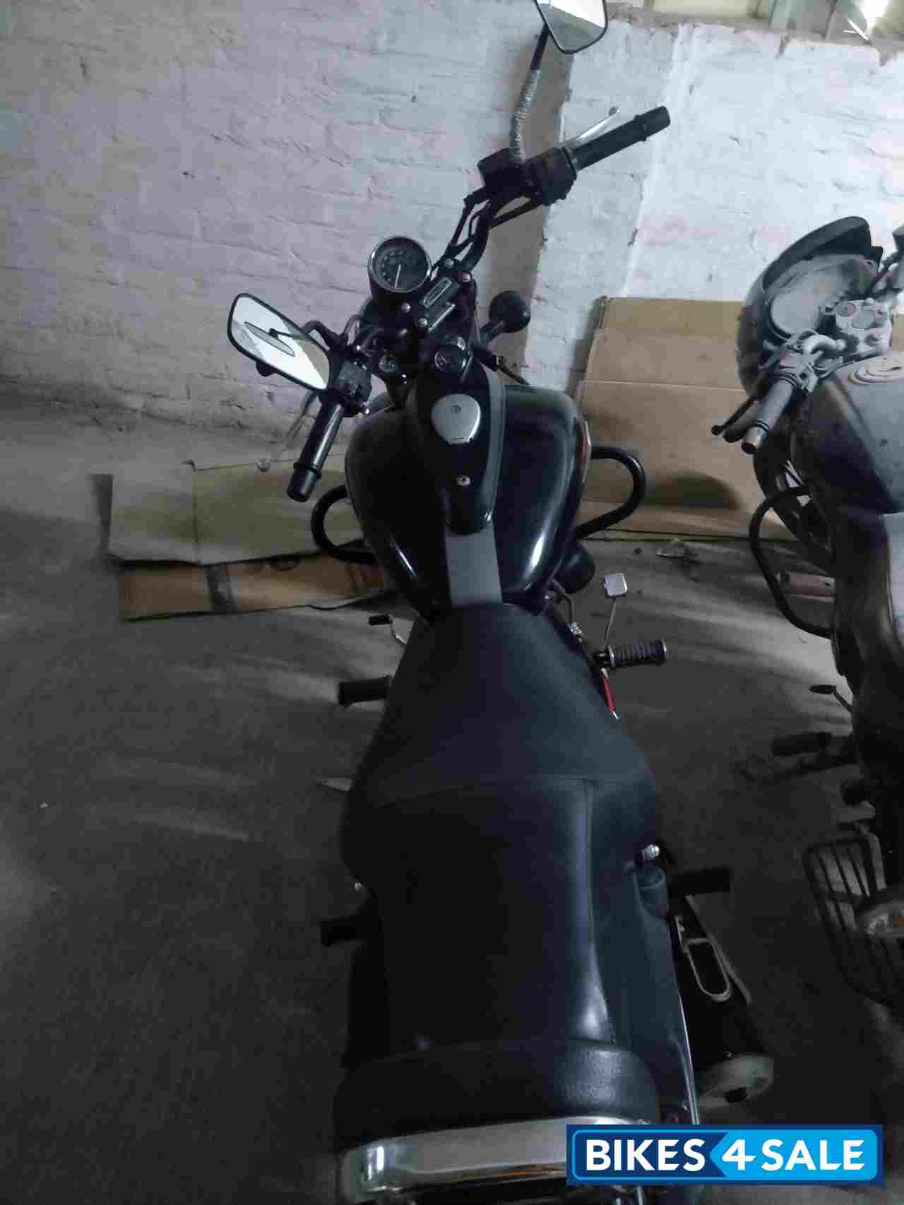 Matt Black Bajaj Avenger Street 220
