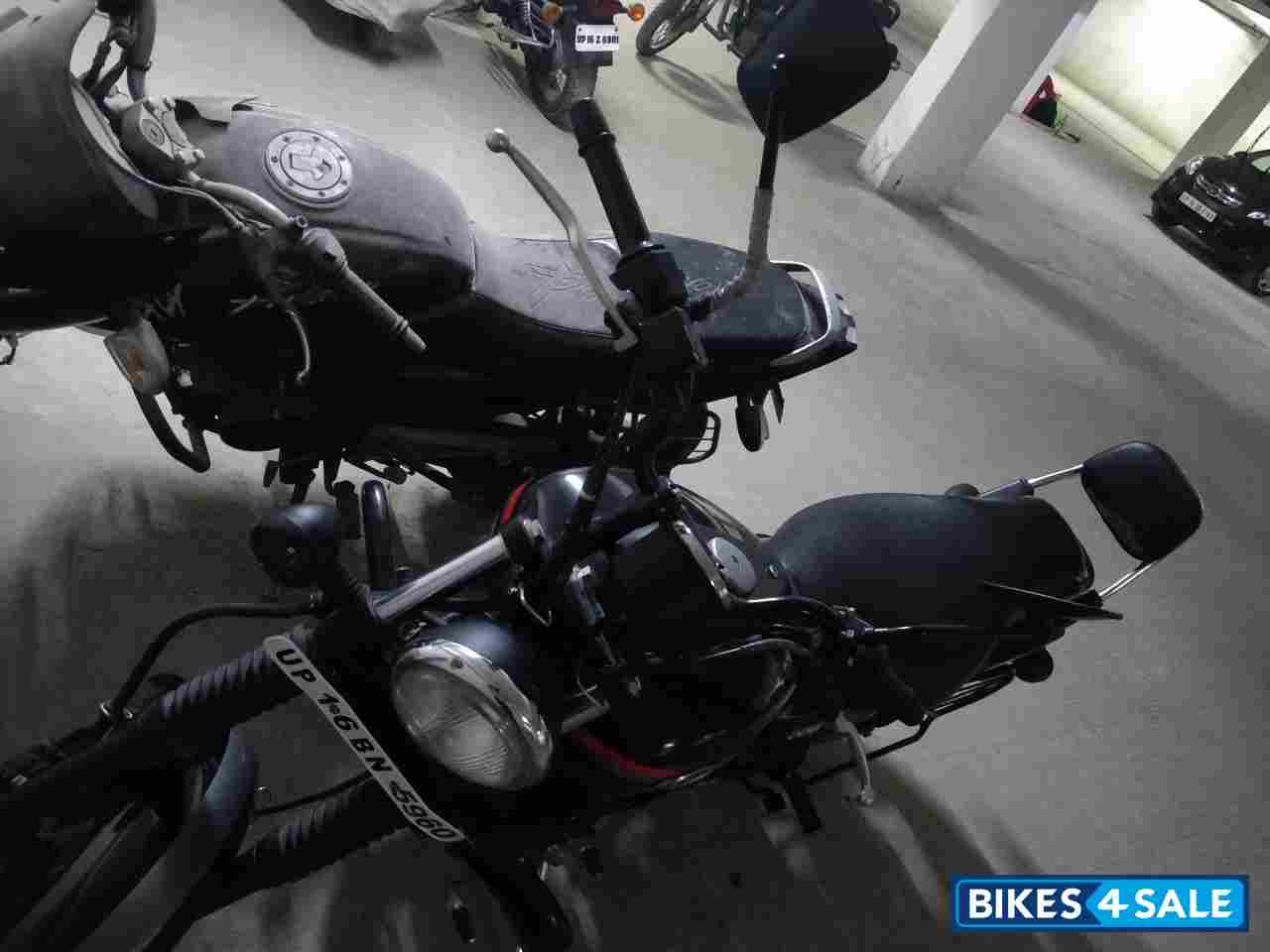 Matt Black Bajaj Avenger Street 220