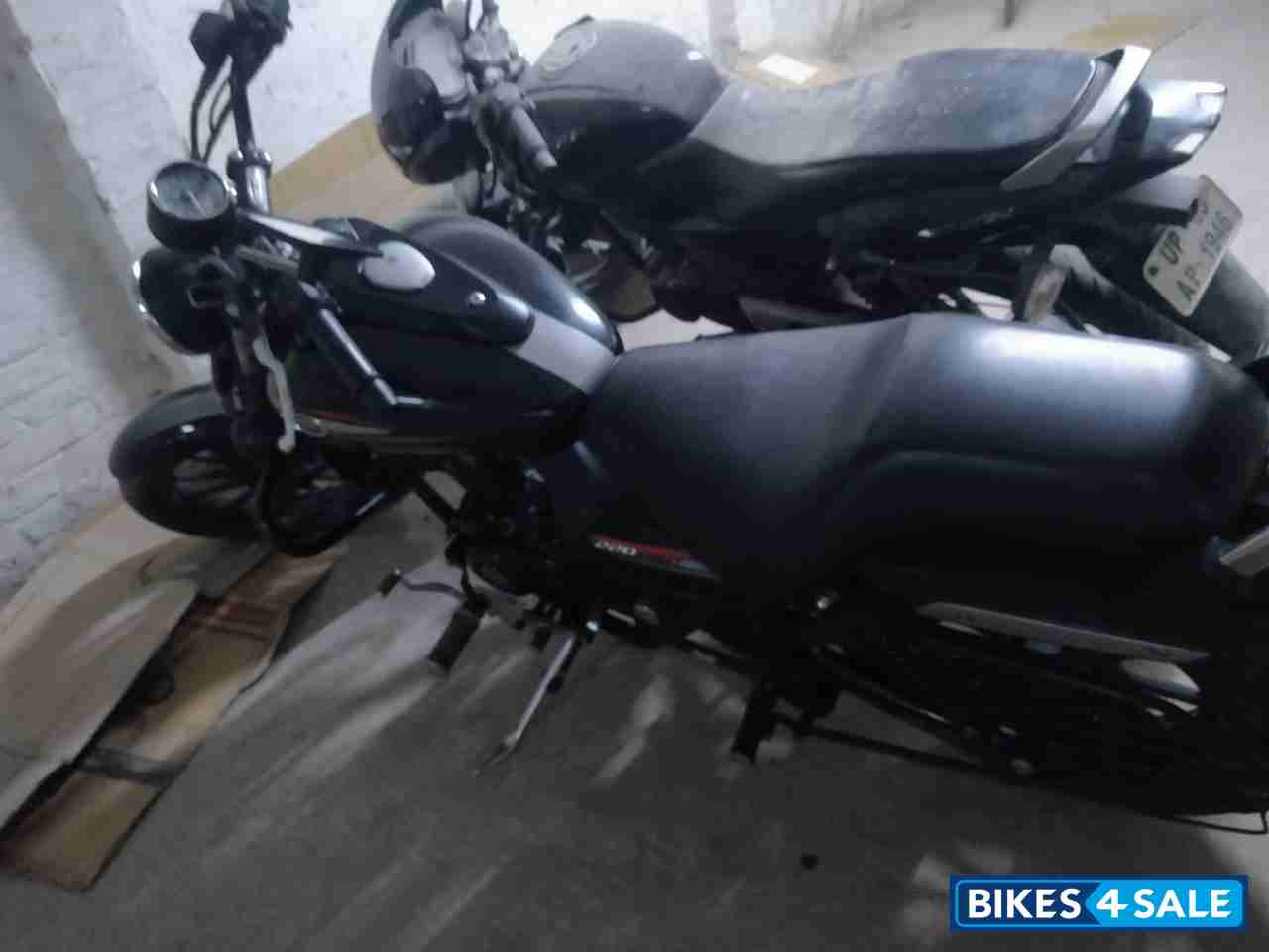 Matt Black Bajaj Avenger Street 220