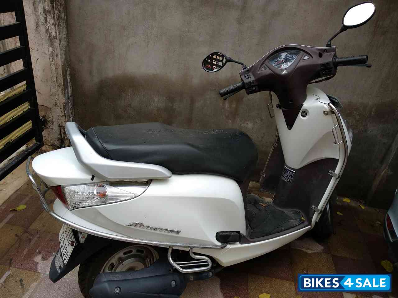 White Honda Aviator