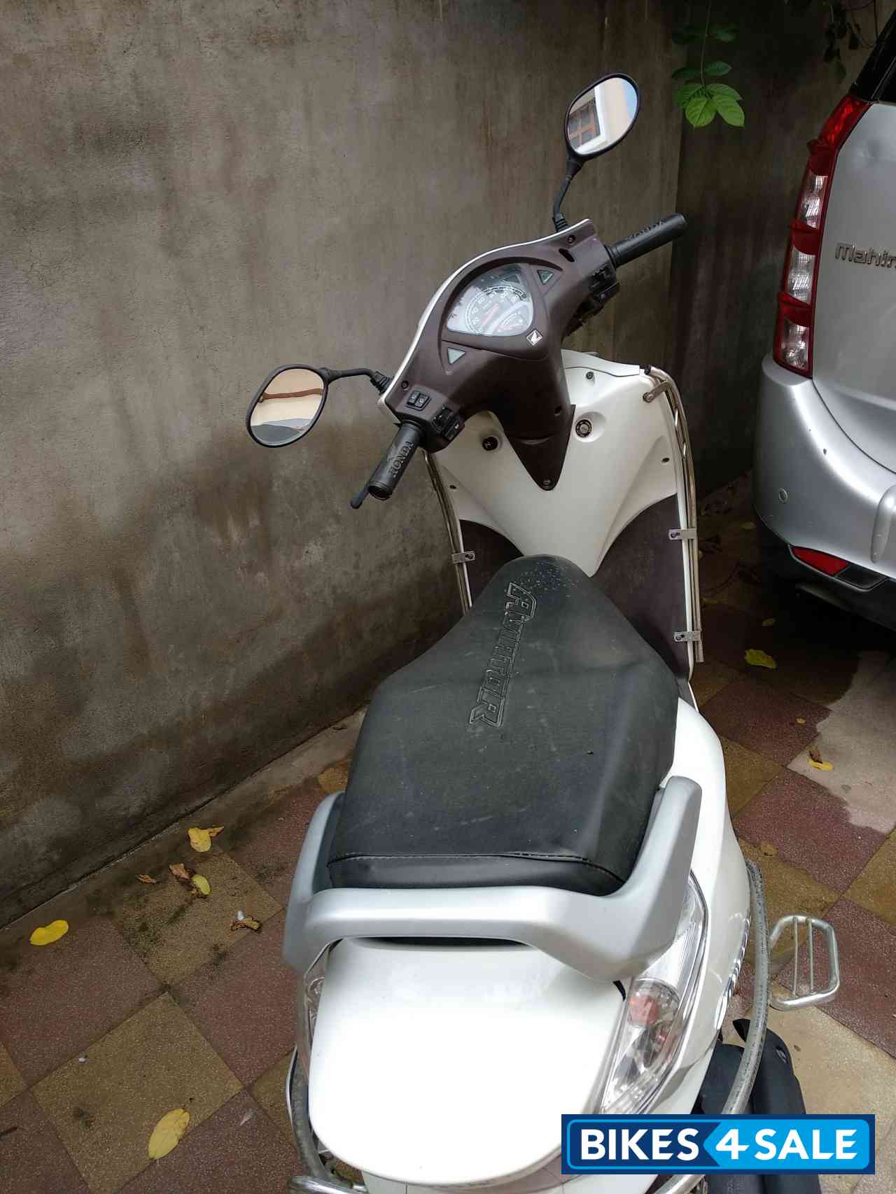 White Honda Aviator