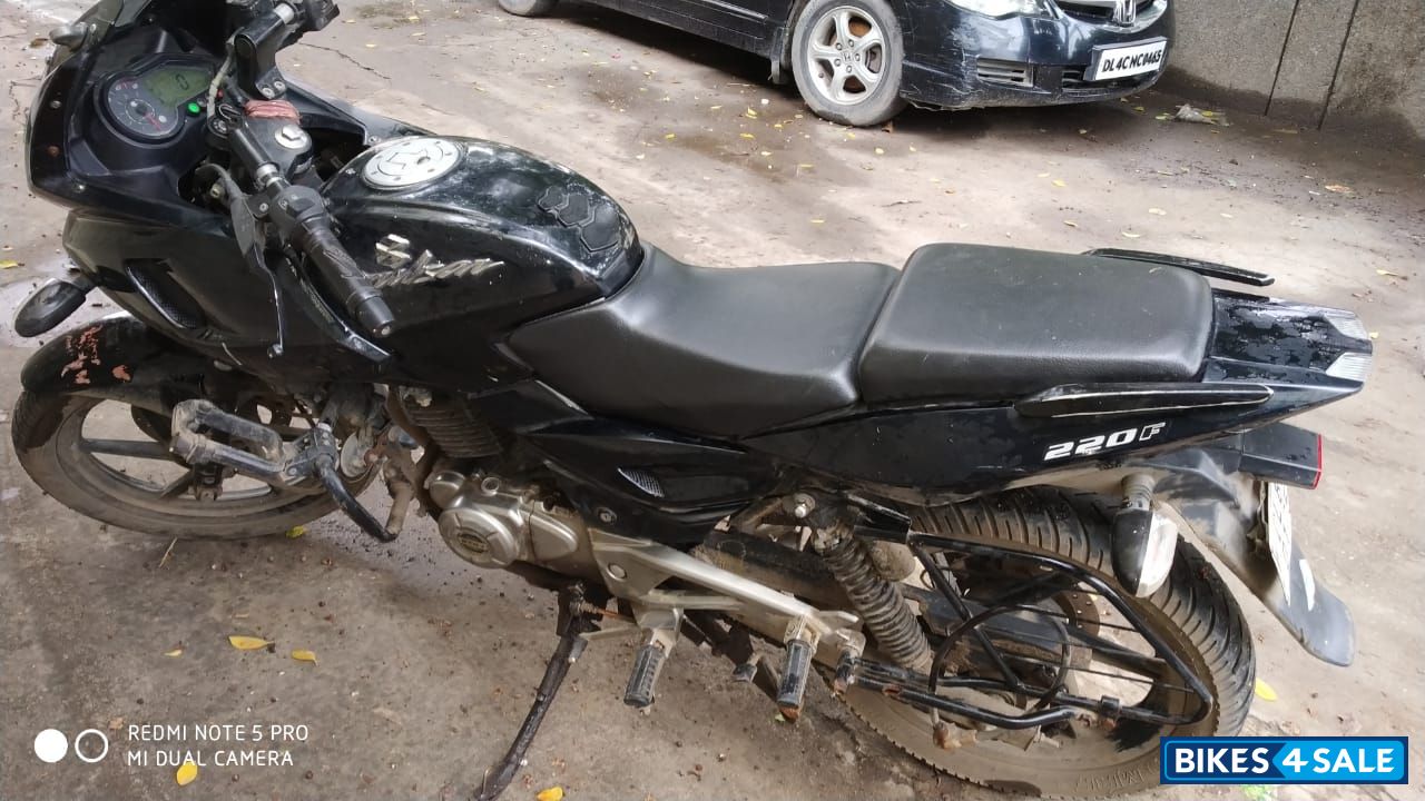 Bajaj Pulsar 220F