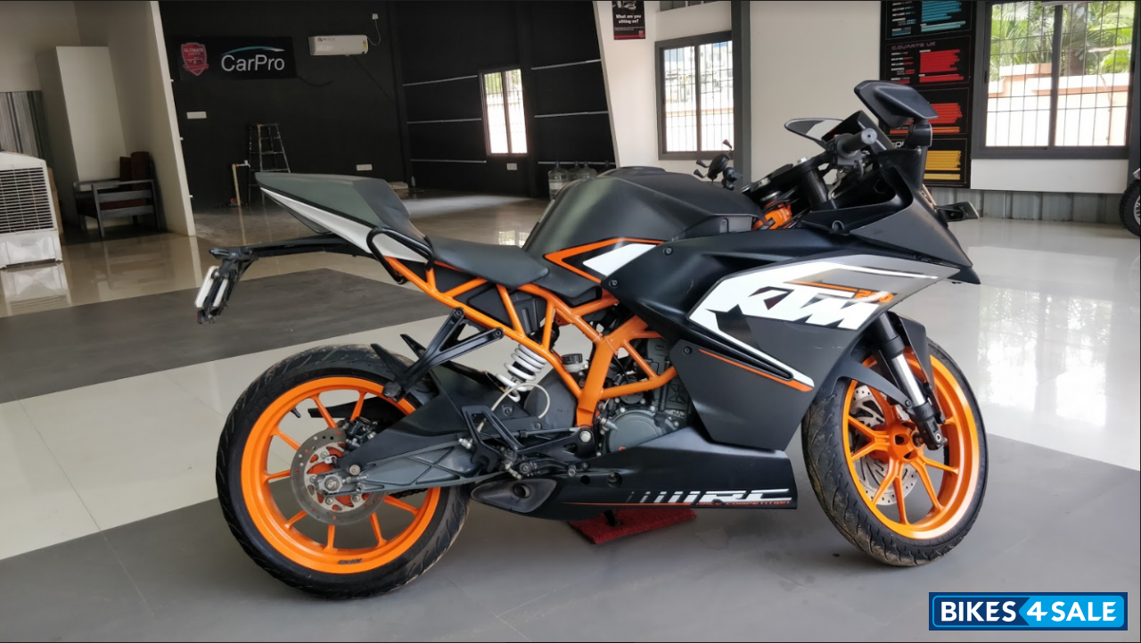 Black And Orange KTM RC 200