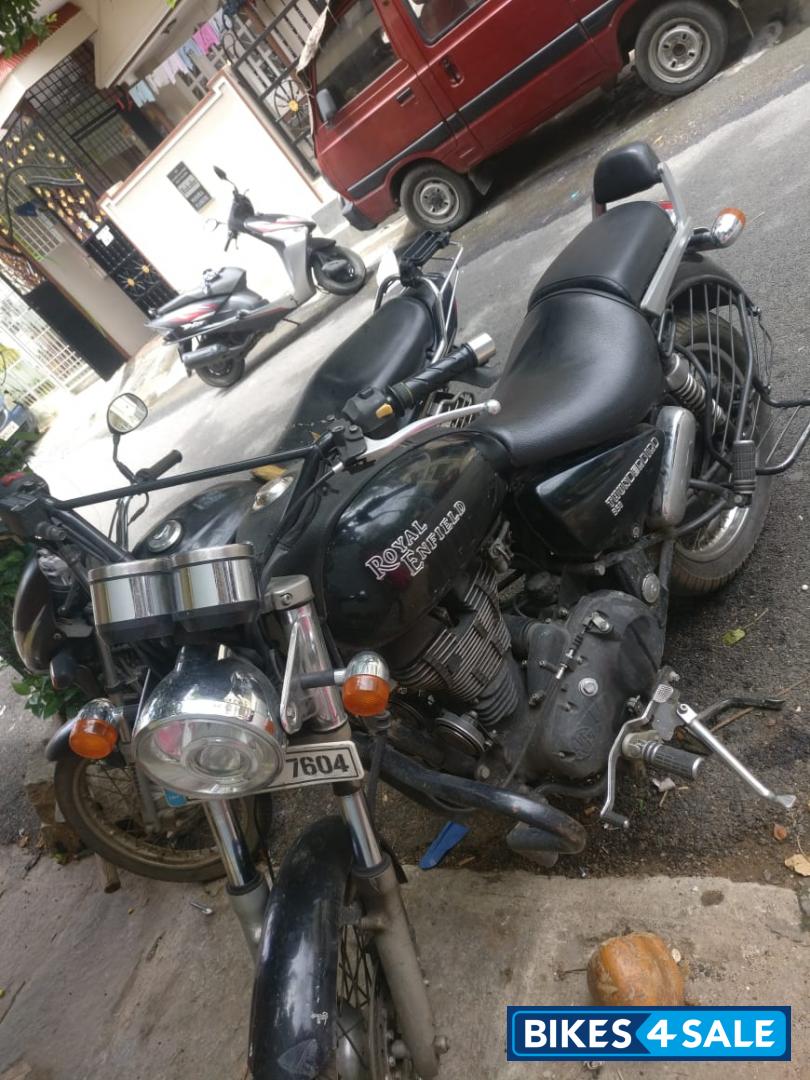 Black Royal Enfield Thunderbird 350