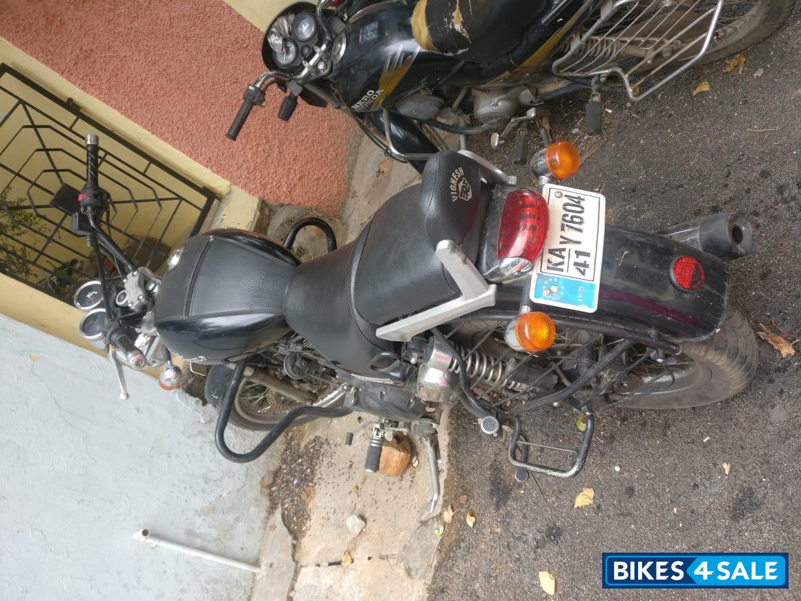 Black Royal Enfield Thunderbird 350