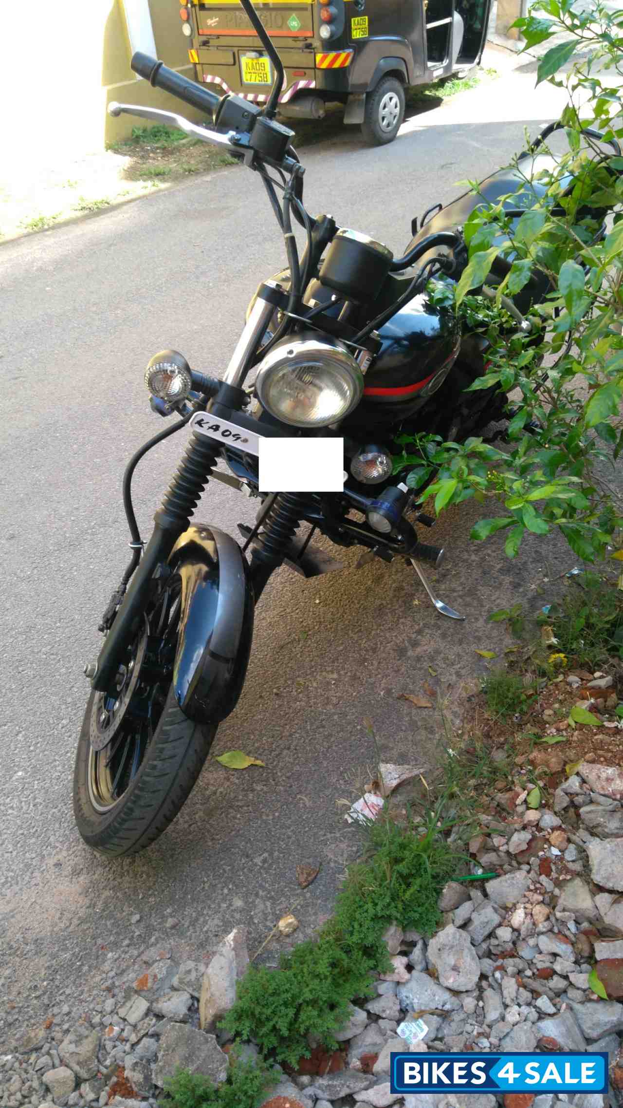Black Bajaj Avenger Street 220