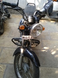 Black Bajaj CT 100