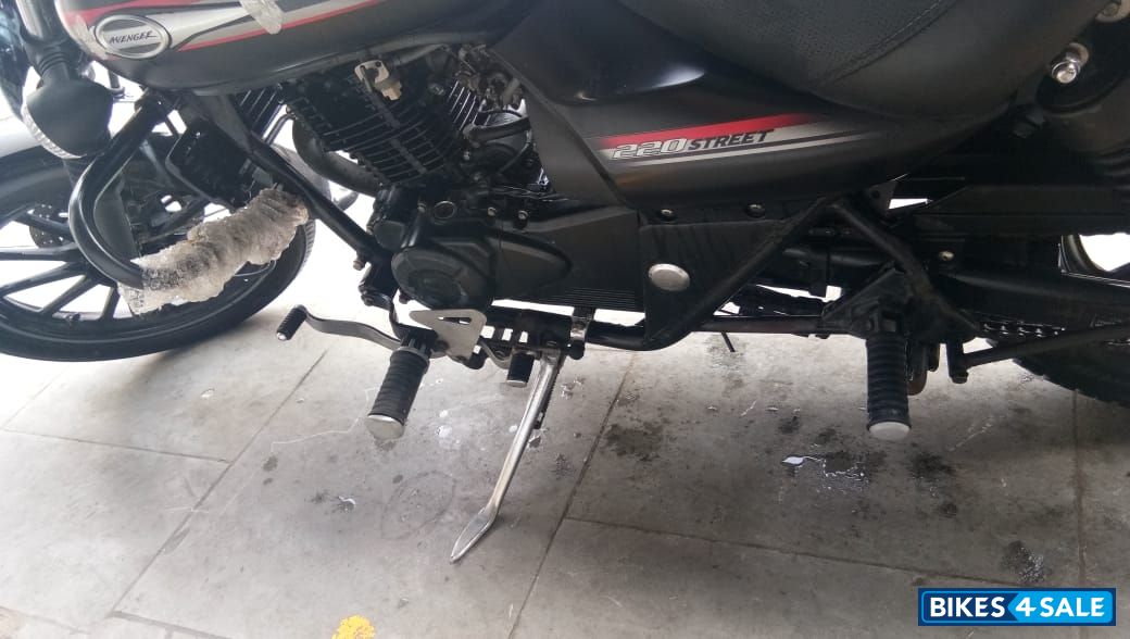 Matte Black Bajaj Avenger Street 220