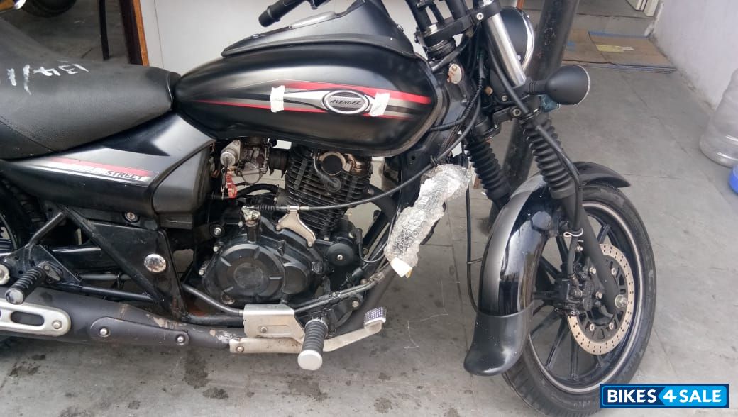 Matte Black Bajaj Avenger Street 220
