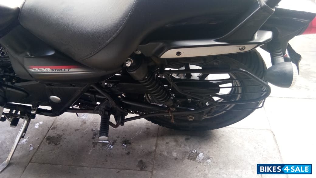 Matte Black Bajaj Avenger Street 220