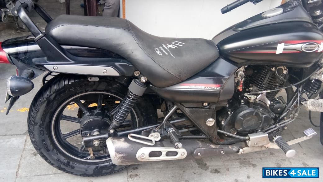 Matte Black Bajaj Avenger Street 220