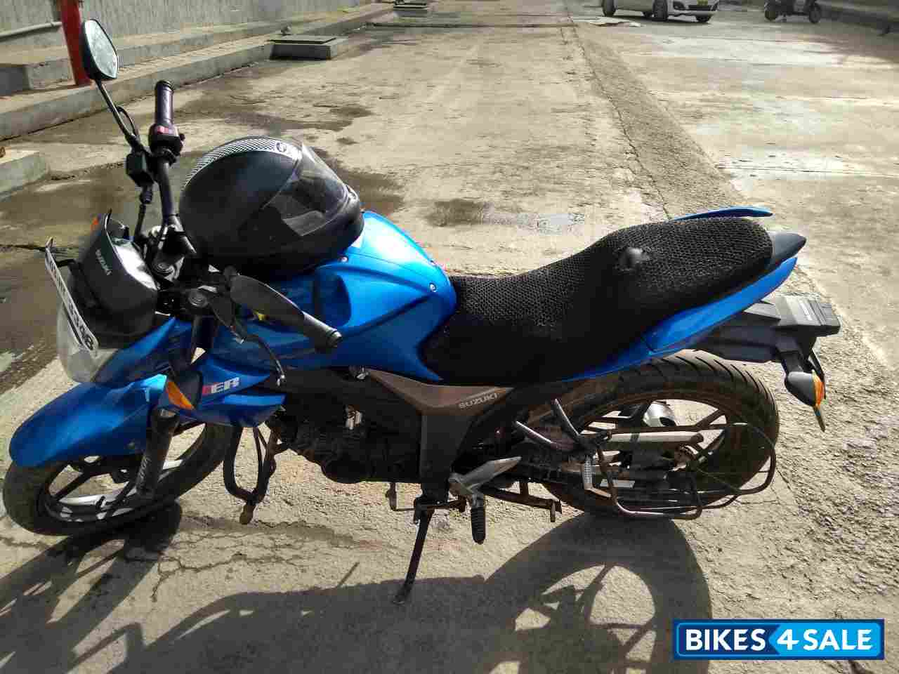 Blue Suzuki Gixxer 150