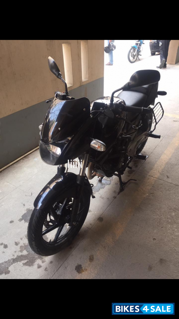 Black Bajaj Pulsar 220 DTSi
