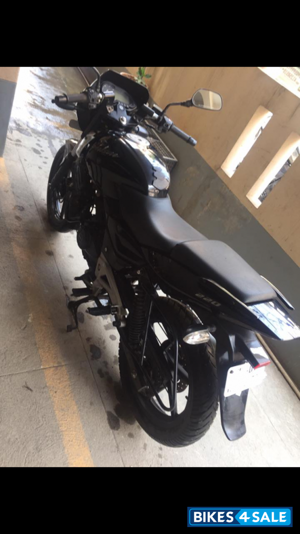 Black Bajaj Pulsar 220 DTSi Black Bajaj Pulsar 220 DTSi