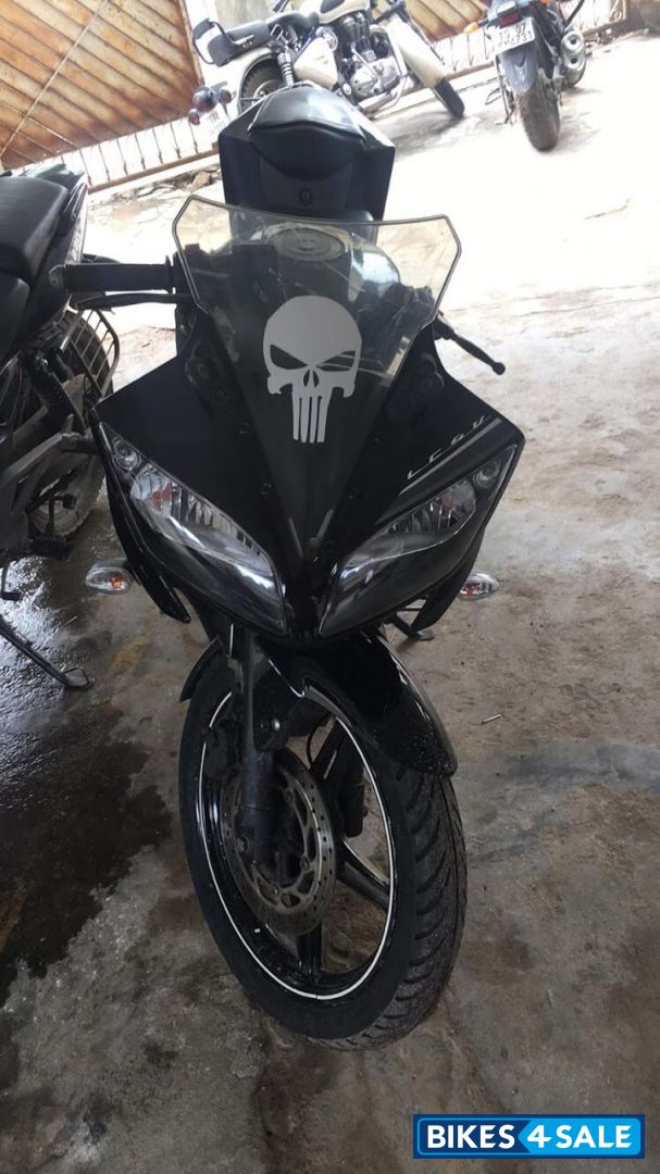 Black Yamaha YZF R15