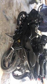 Black Yamaha YZF R15