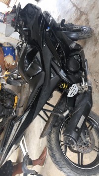 Black Yamaha YZF R15