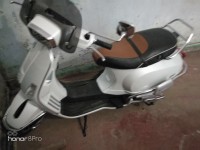 Pearl White Vespa SXL 125