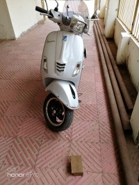 Pearl White Vespa SXL 125
