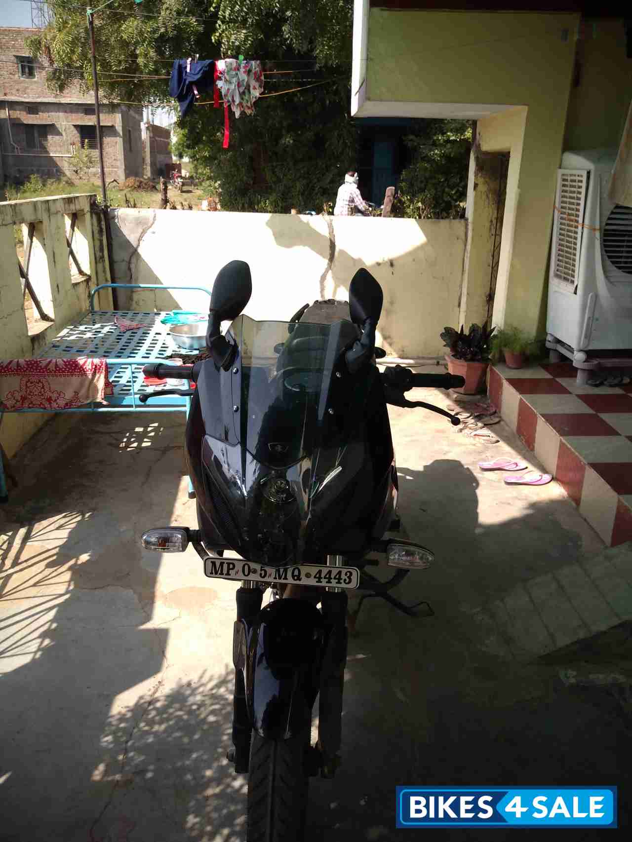 Bajaj Pulsar 220F