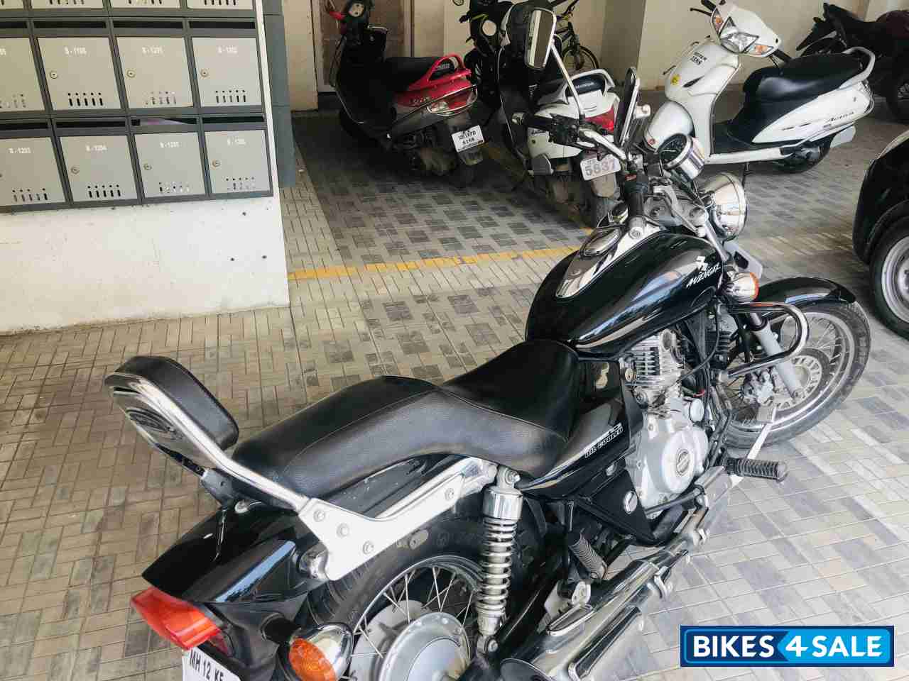 Bajaj Avenger 220 DTS-i