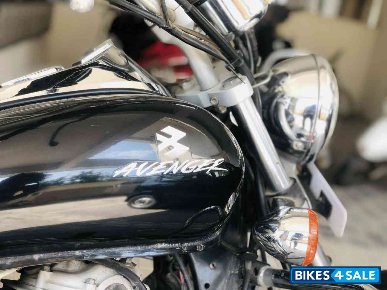 Bajaj Avenger 220 DTS-i