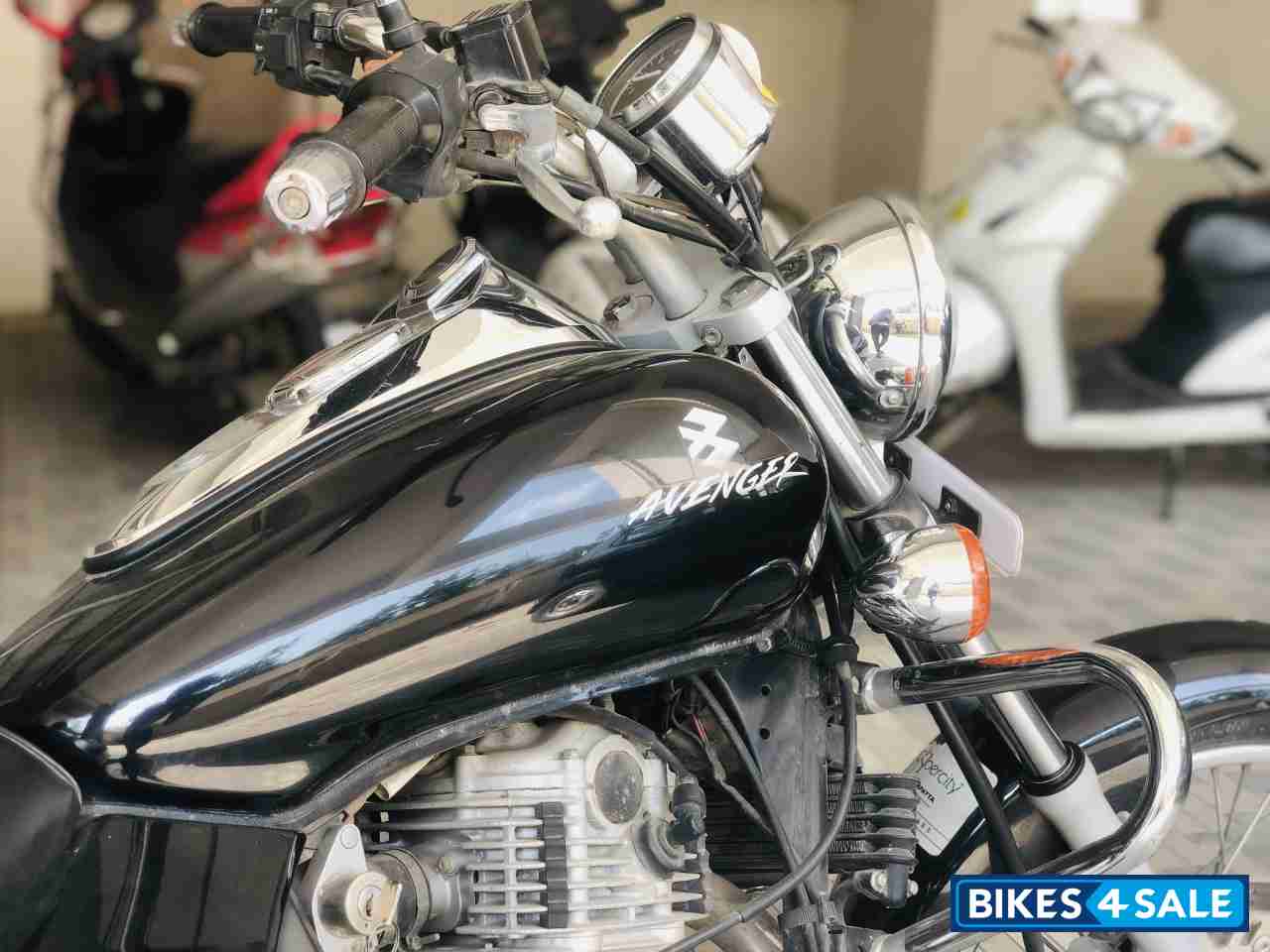 Bajaj Avenger 220 DTS-i