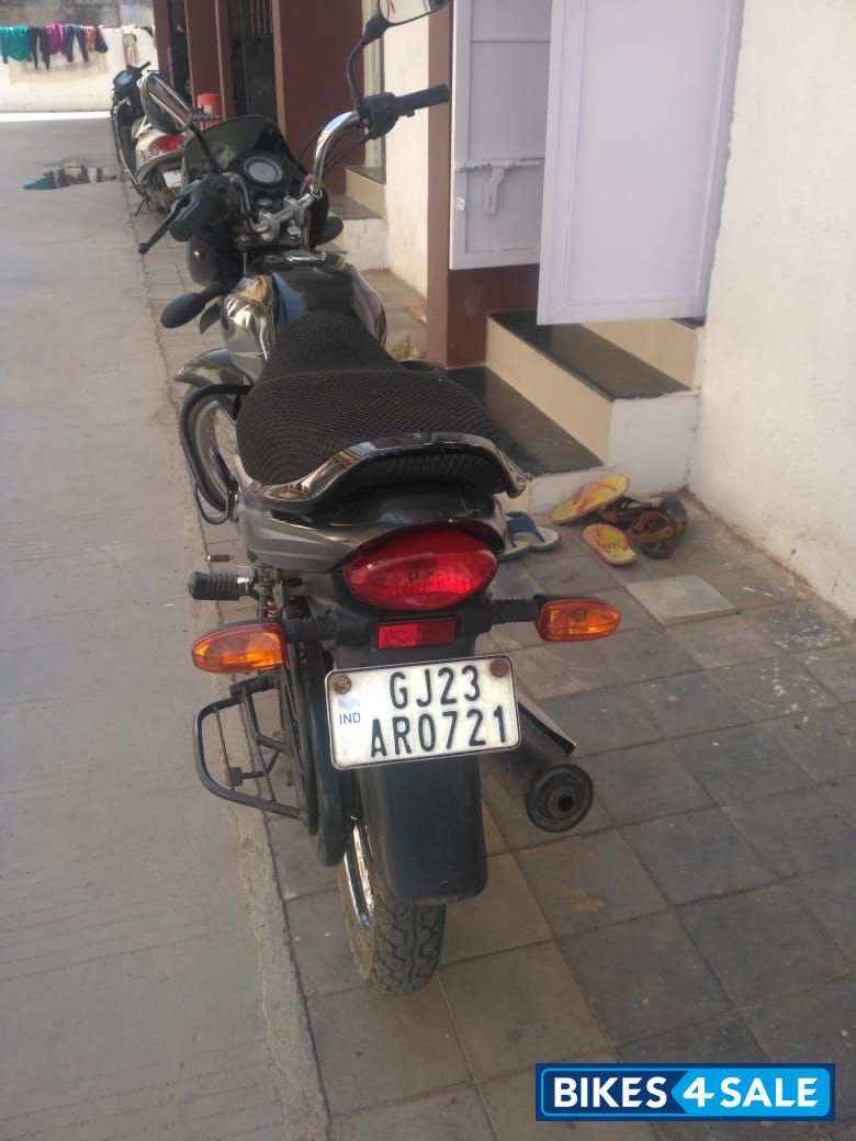 Black Bajaj Platina 100