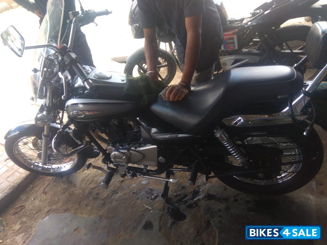 Bajaj Avenger 220 DTS-i