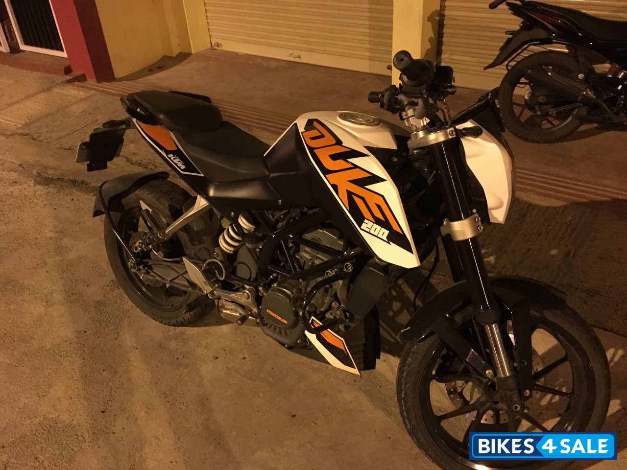 White KTM Duke 200