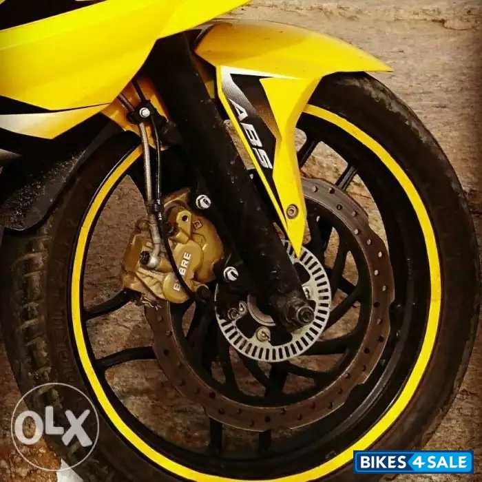 Yellow Bajaj Pulsar RS 200 ABS Yellow Bajaj Pulsar RS 200 ABS