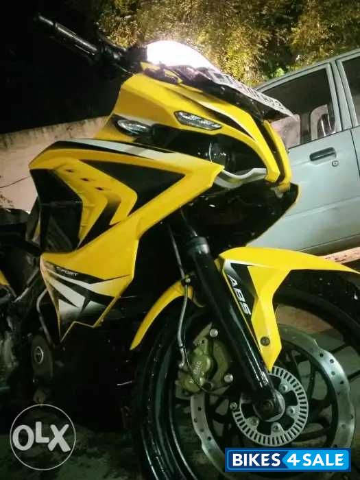 Yellow Bajaj Pulsar RS 200 ABS Yellow Bajaj Pulsar RS 200 ABS