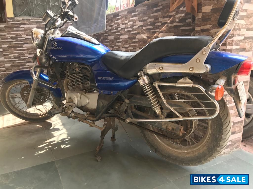 Bajaj Avenger 220 DTS-i