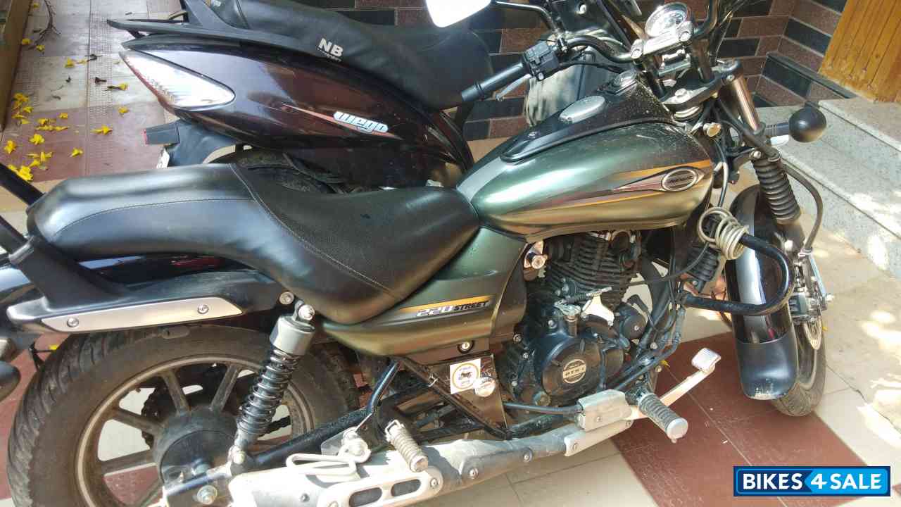 Bajaj Avenger Street 220