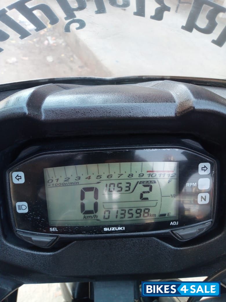 Black Suzuki Gixxer SF