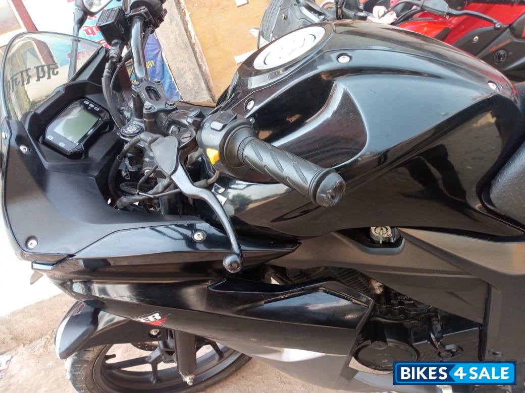 Black Suzuki Gixxer SF