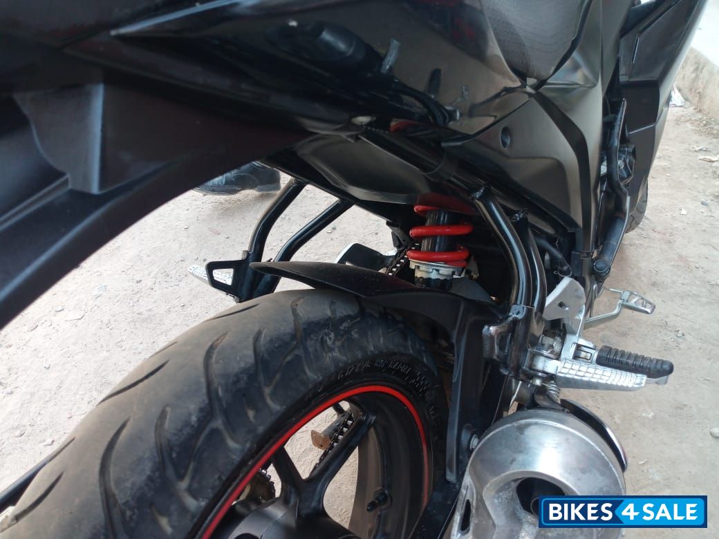 Black Suzuki Gixxer SF