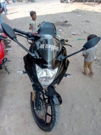 Black Suzuki Gixxer SF