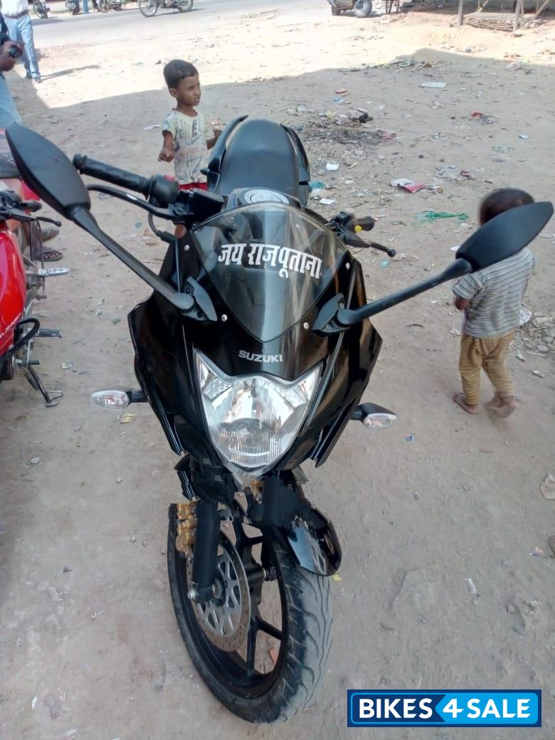 Black Suzuki Gixxer SF