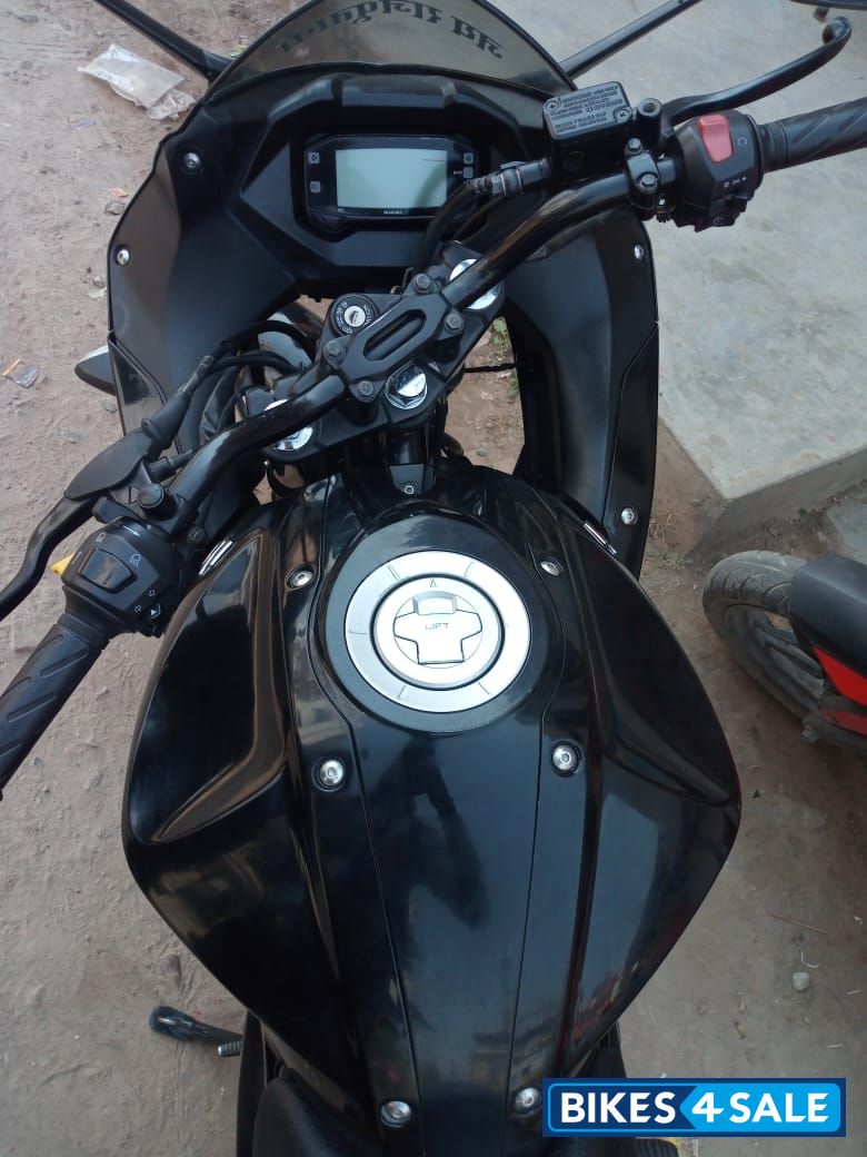 Black Suzuki Gixxer SF