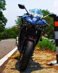 Black Yamaha YZF R3