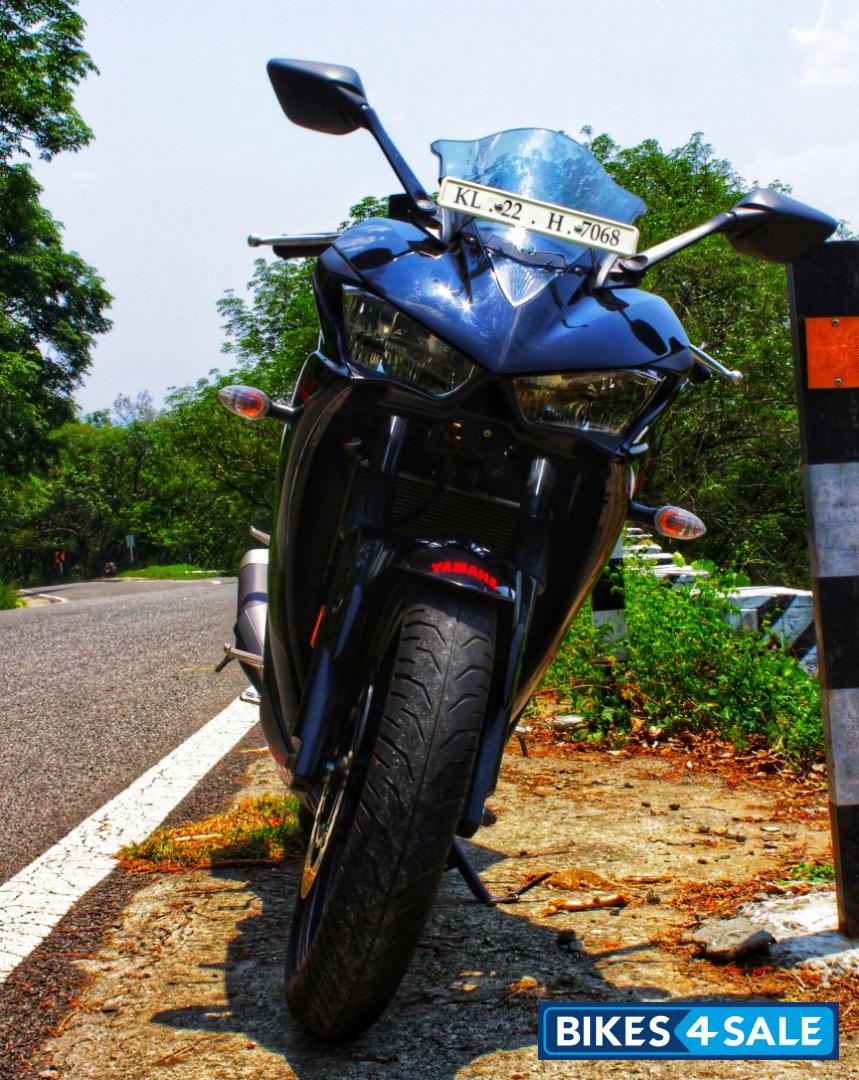 Black Yamaha YZF R3