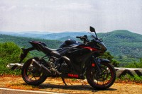 Black Yamaha YZF R3