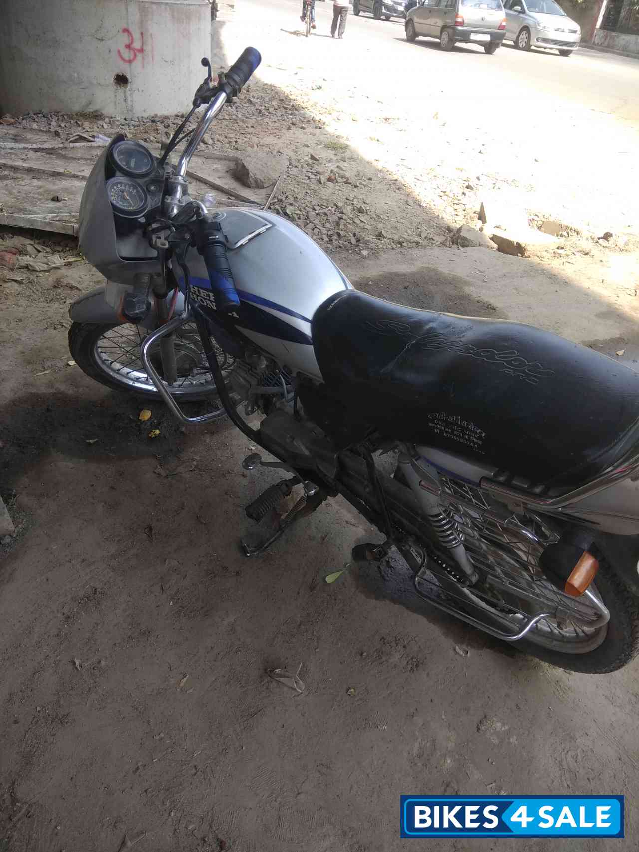 White Blue Hero Splendor