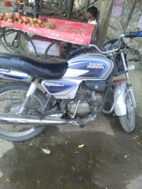 White Blue Hero Splendor