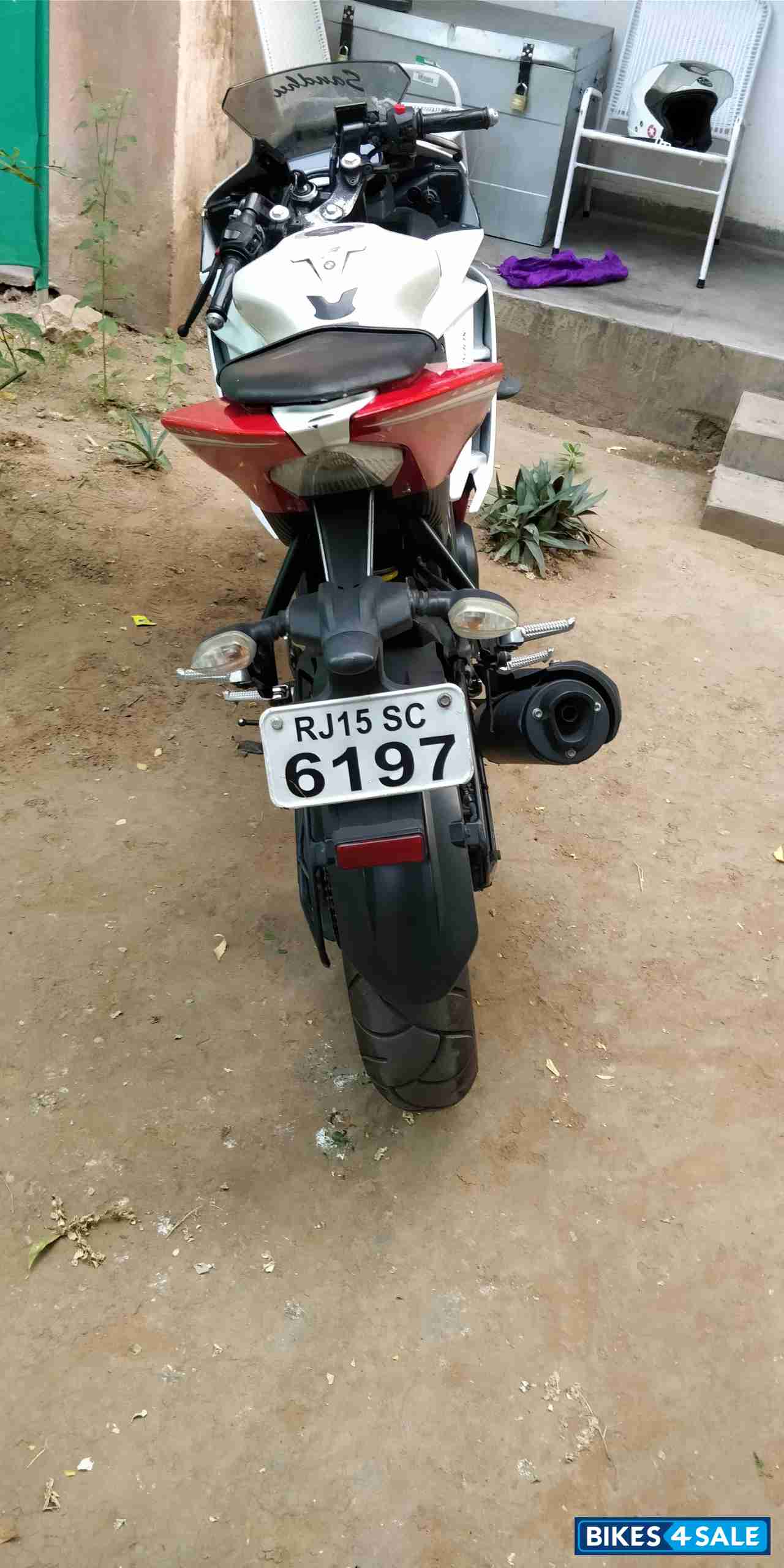 White And Red Yamaha YZF R15 V2