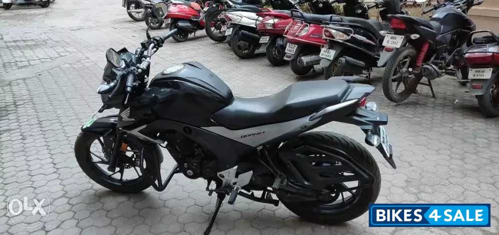 Black Honda CB Hornet 160R ABS