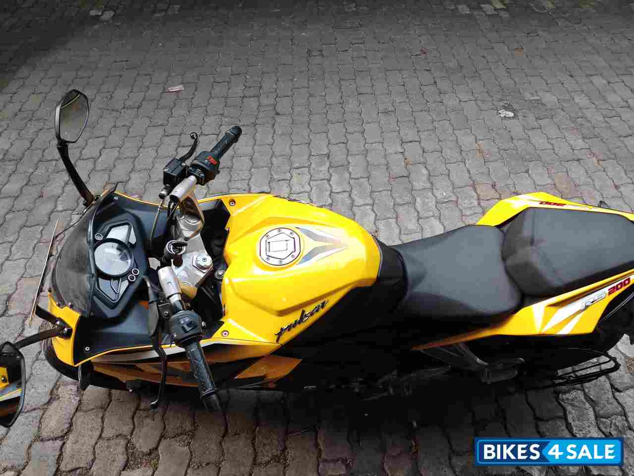 Yellow Bajaj Pulsar RS 200 ABS