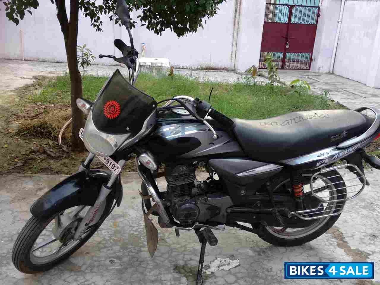 Black Bajaj Platina 100